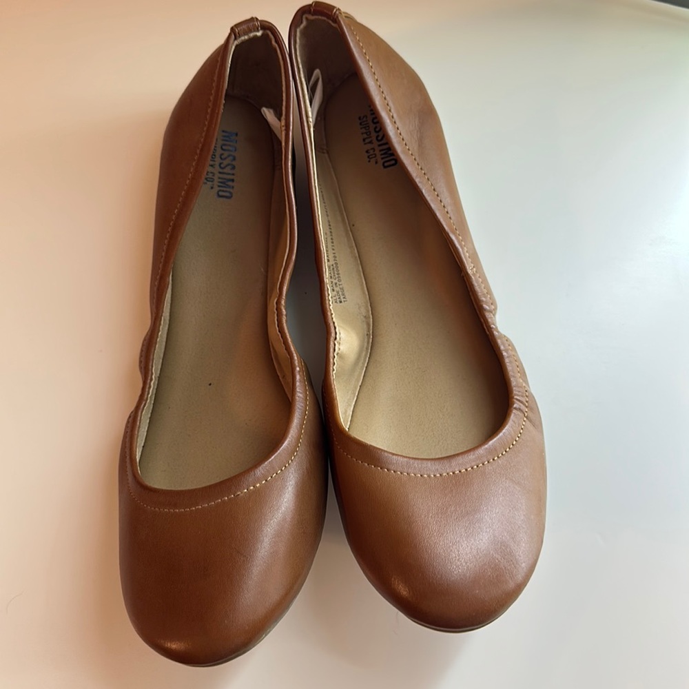 Classic Women’s Mossimo Tan flats sz 9.5 great for school, work, or daily wear
